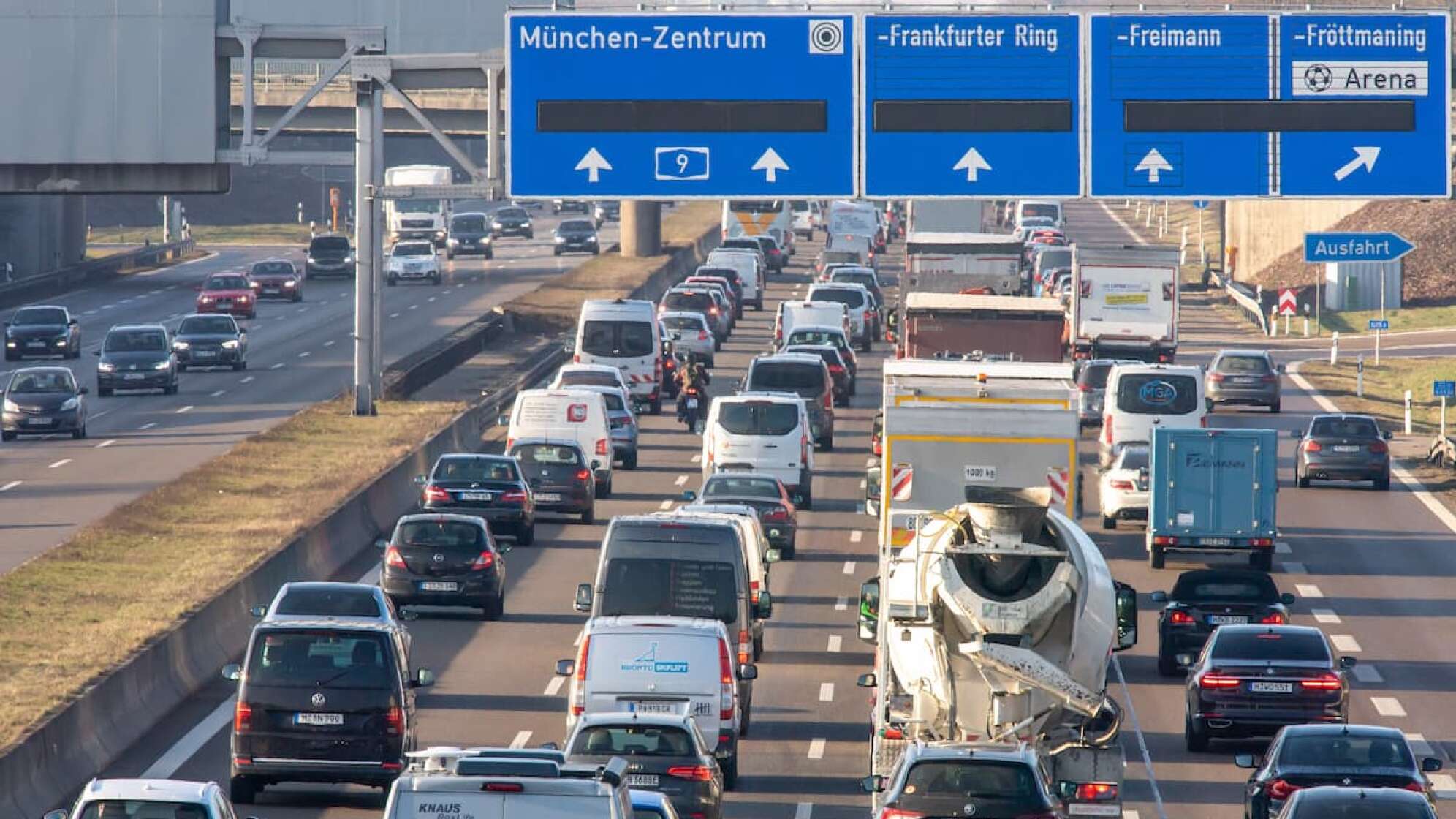 Verkehr Weihnachten 2022: Stau-Übersicht & mehr