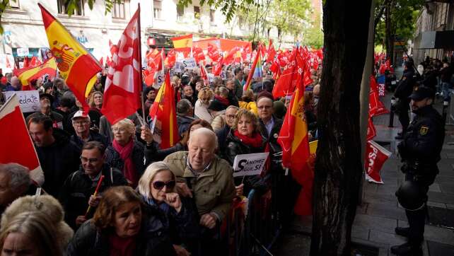 Demonstration in Madrid für Verbleib von Sánchez im Amt