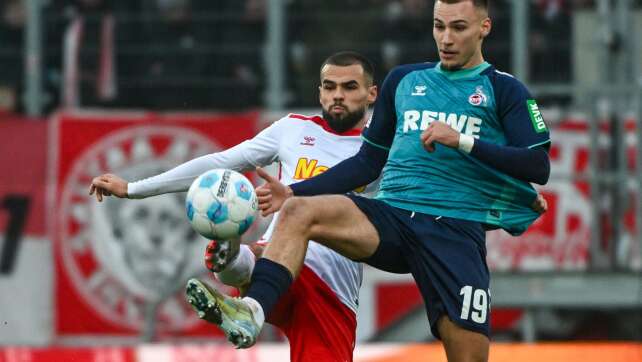 1. FC Köln gewinnt in Regensburg und bleibt vorn dabei