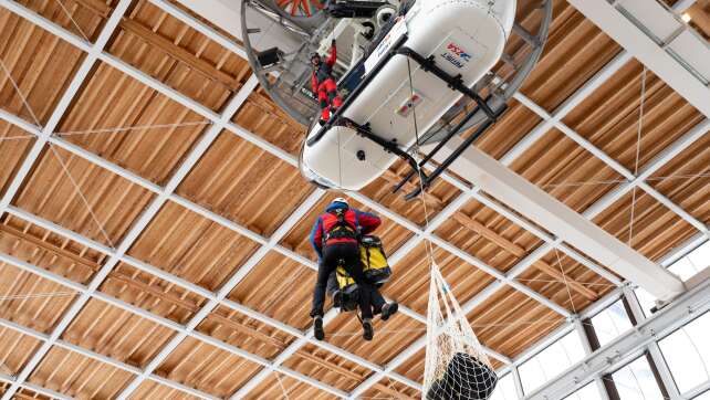 Üben für den Ernstfall mit Indoor-Hubschrauber