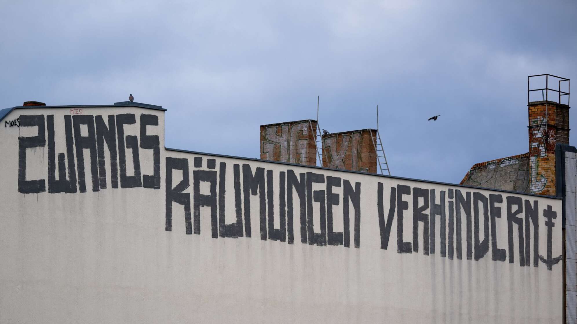 Schriftzug «Zwangsräumungen verhindern»