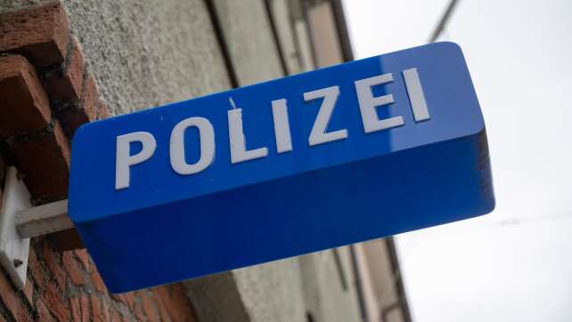 Einbruch in Sportgeschäft: Polizei sucht Zeugen