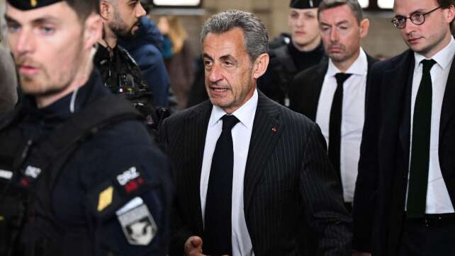 Ex-Präsident Sarkozy muss Haft mit Fußfessel verbüßen