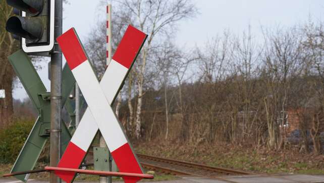 Weniger Menschen bei Unfällen an Bahnübergängen gestorben