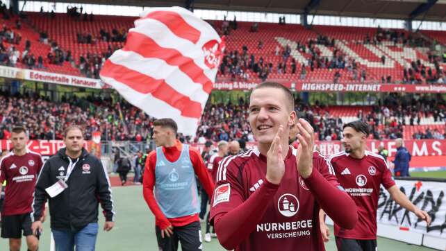 1. FC Nürnberg verlängert Vertrag mit Stammkraft Karafiat