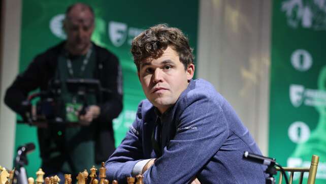 Wegen einer Jeans: WM-Aus für Titelverteidiger Carlsen