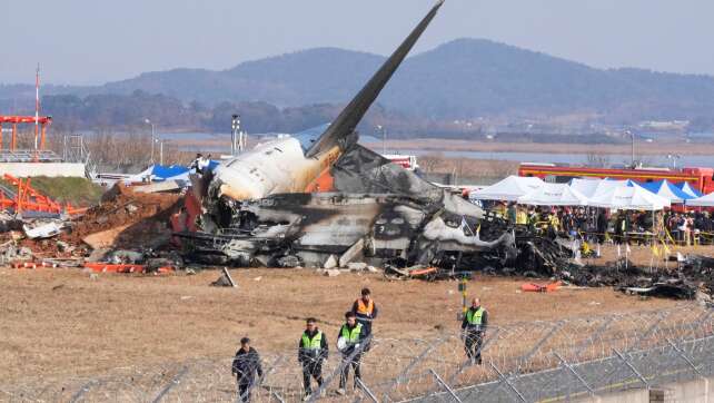 Retter gehen von 179 Toten bei Flugzeugunglück aus