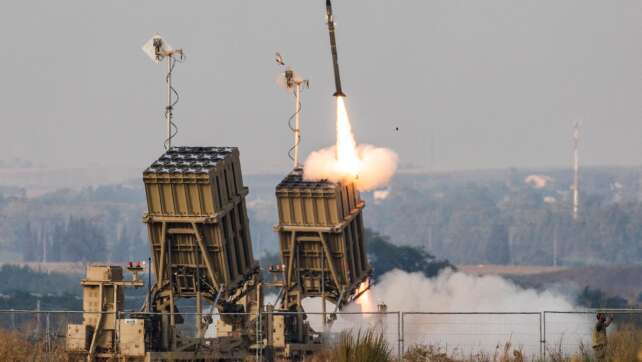 Militante Palästinenser in Gaza feuern Raketen auf Israel