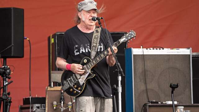 Nach Boykott: Neil Young will doch in Glastonbury spielen