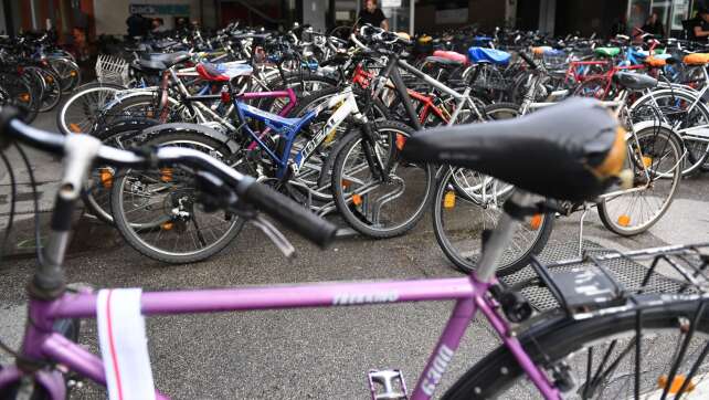 Mehr Fahrradwracks und Schrottautos in Bayerns Städten