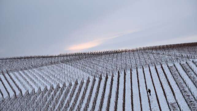 Glättegefahr in Bayern - Neuschnee zum Sonntag