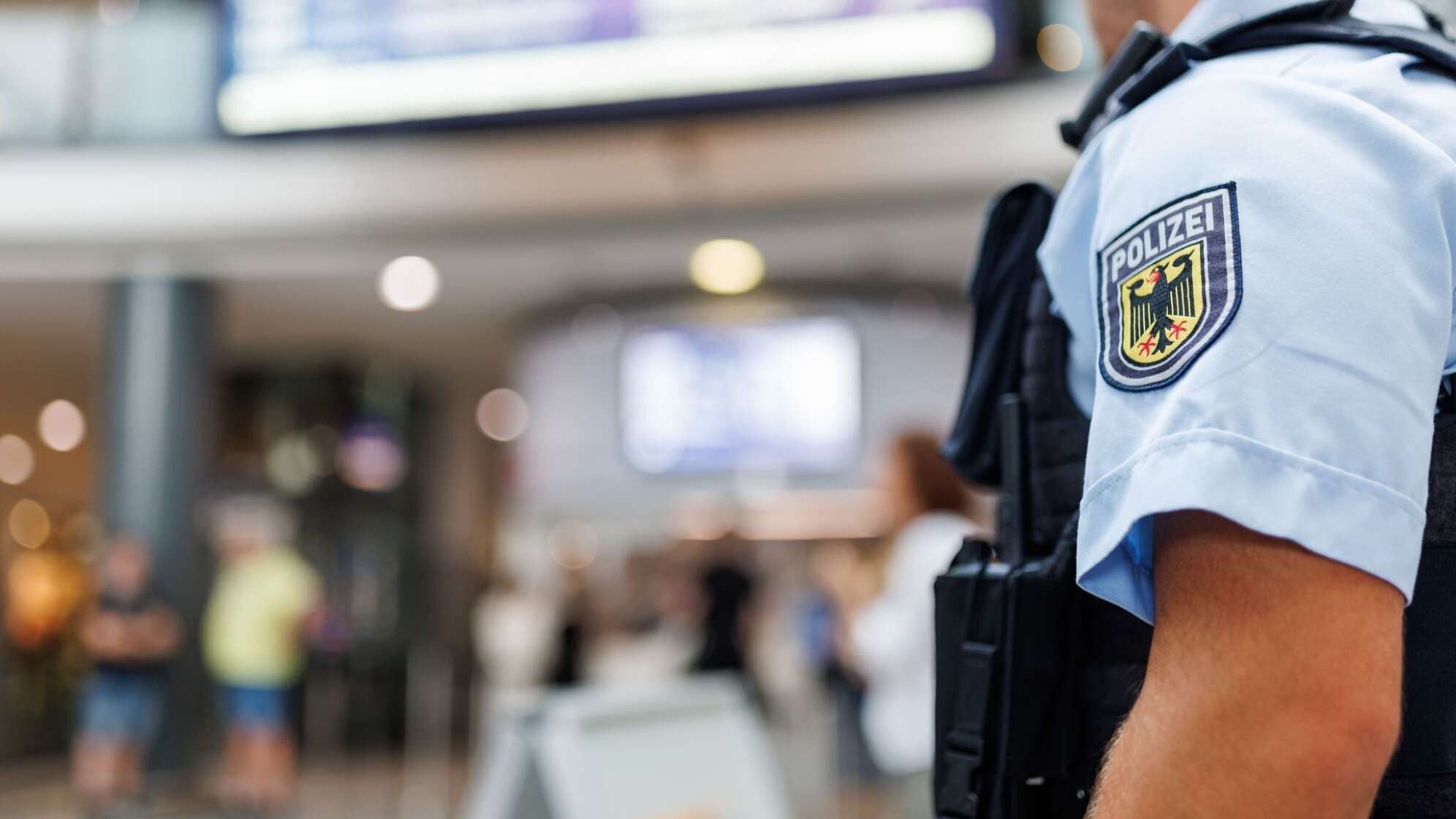 Polizist im Nürnberger Hauptbahnhof