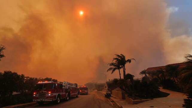 Feuerinferno bei Los Angeles schlägt Tausende in die Flucht