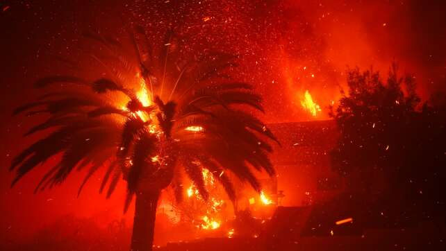 Starker Wind in Los Angeles verhindert Löschen aus der Luft