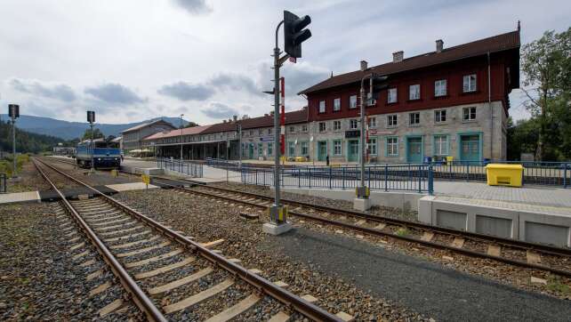 Bahnstrecke nach Bayerisch Eisenstein wird elektrifiziert