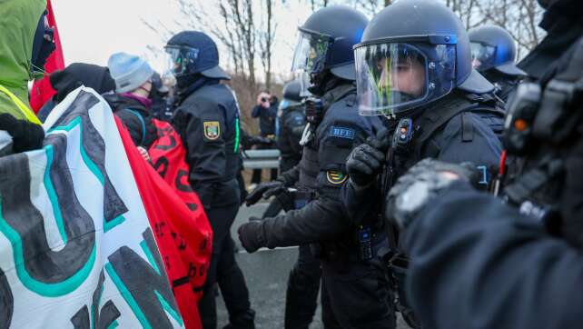 Proteste gegen AfD: Abgeordneter bei Polizeieinsatz verletzt