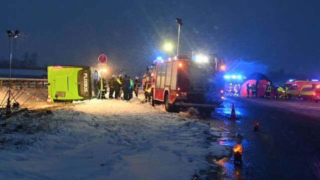 Flixbus zeigt sich betroffen nach schwerem Busunfall auf A11