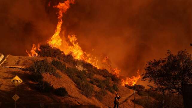 Brände in Los Angeles: Behörden sagen stärkeren Wind voraus