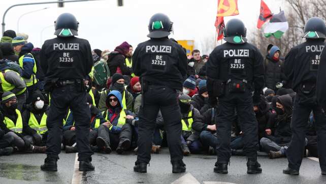 Proteste gegen AfD: Polizei ermittelt wegen Vorfall mit Hund