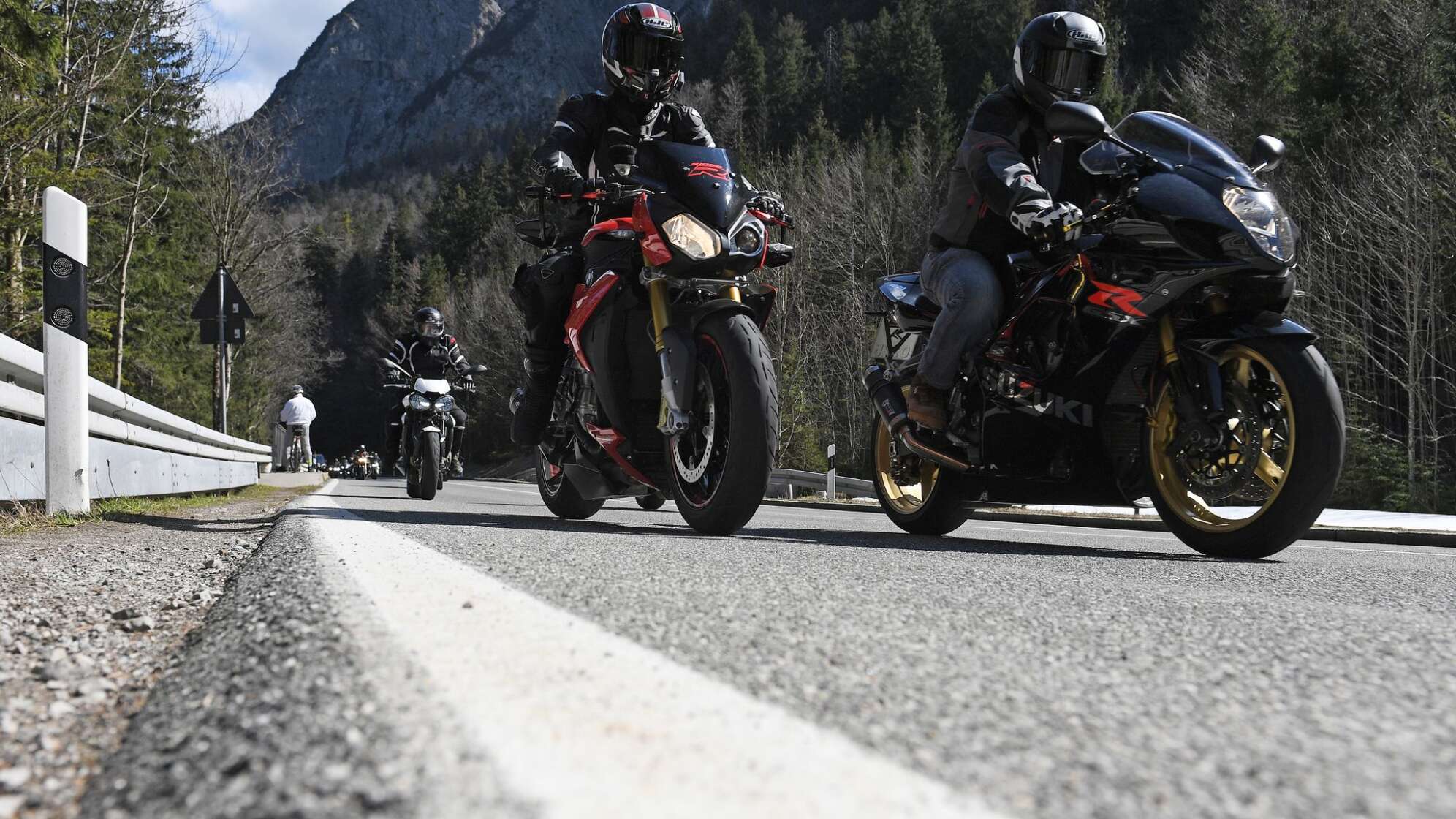 Motorradfahrer am Kesselberg