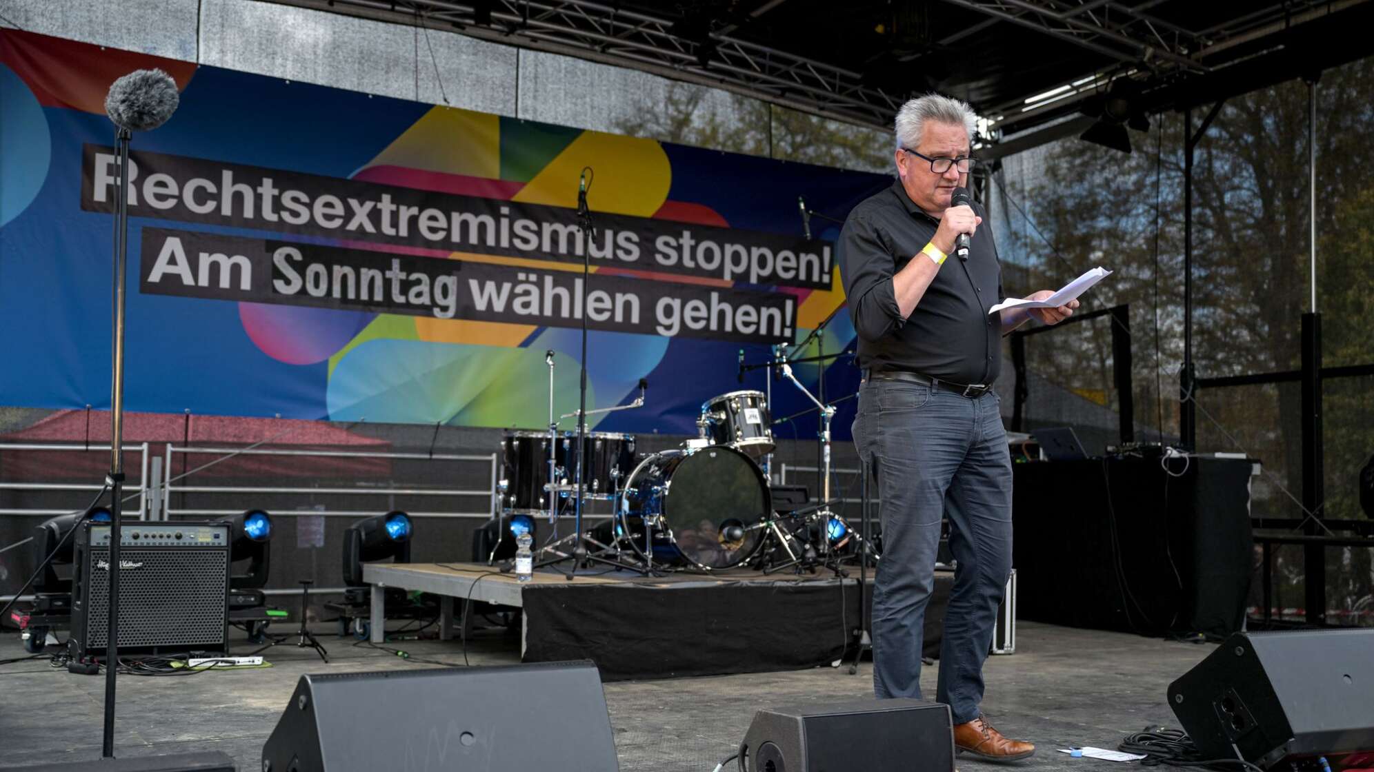 Jens-Christian Wagner spricht auf einer Demonstration