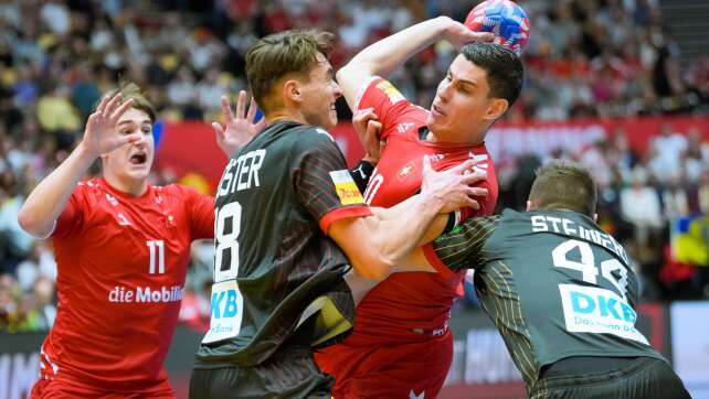 Dank Wolff: Handballer mit Zittersieg gegen die Schweiz