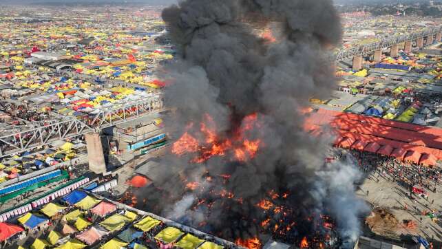 Feuer bei weltgrößtem Pilgerfestival in Indien