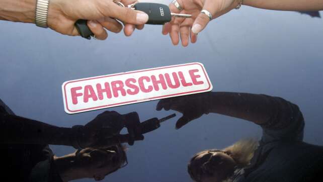 CSU und Freie Wähler fordern niedrigere Führerscheinkosten