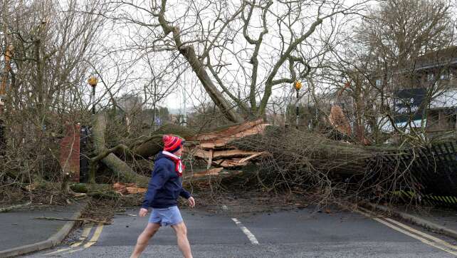 «Historisch»: Sturm Éowyn wütet in Irland und Großbritannien