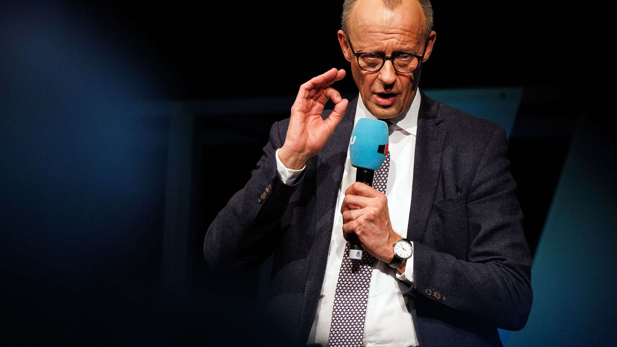 Friedrich Merz macht Wahlkampf in Neuhof