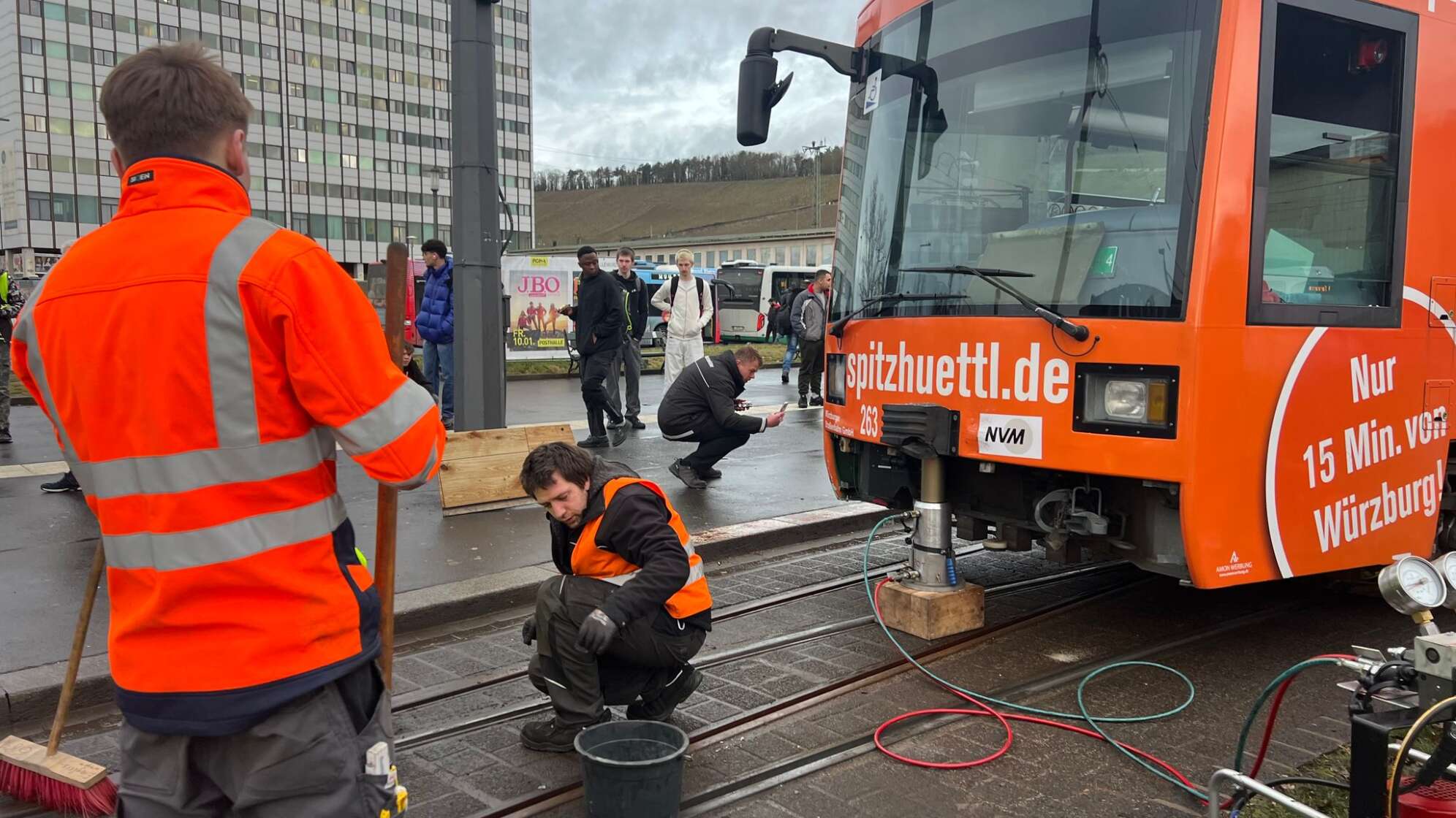 Drei Straßenbahnen stoßen in Würzburg zusammen