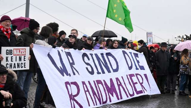 Zehntausende bei Demos nach Unions-Migrationsantrag