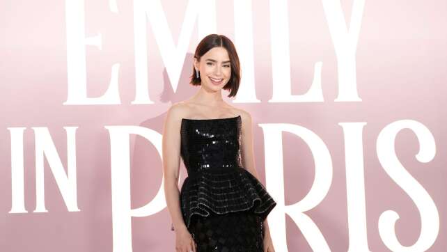 Schauspielerin Lily Collins ist zum ersten Mal Mutter