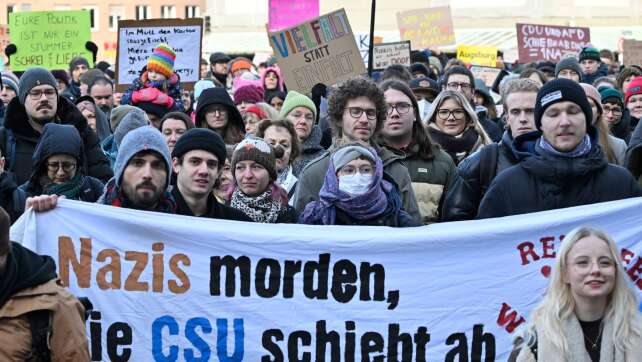 Tausende demonstrieren in Regensburg gegen rechts