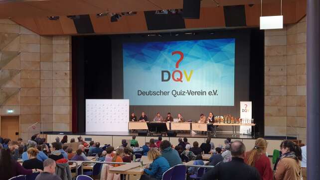 Fast 500 rauchende Köpfe bei Deutscher Quizmeisterschaft