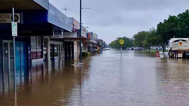 Rekord-Regen in Australien: Hochwasser lockt Krokodile an