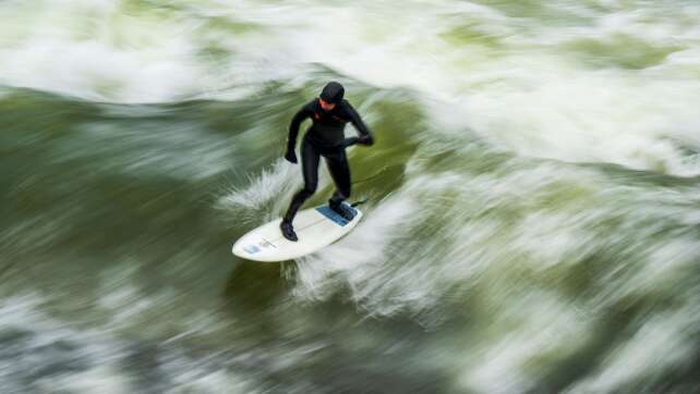 Streit um Surferwelle im Englischen Garten