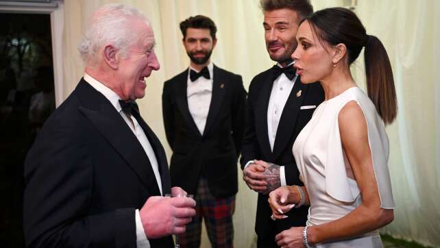 Charles diniert mit Beckhams, Mirren und Versace