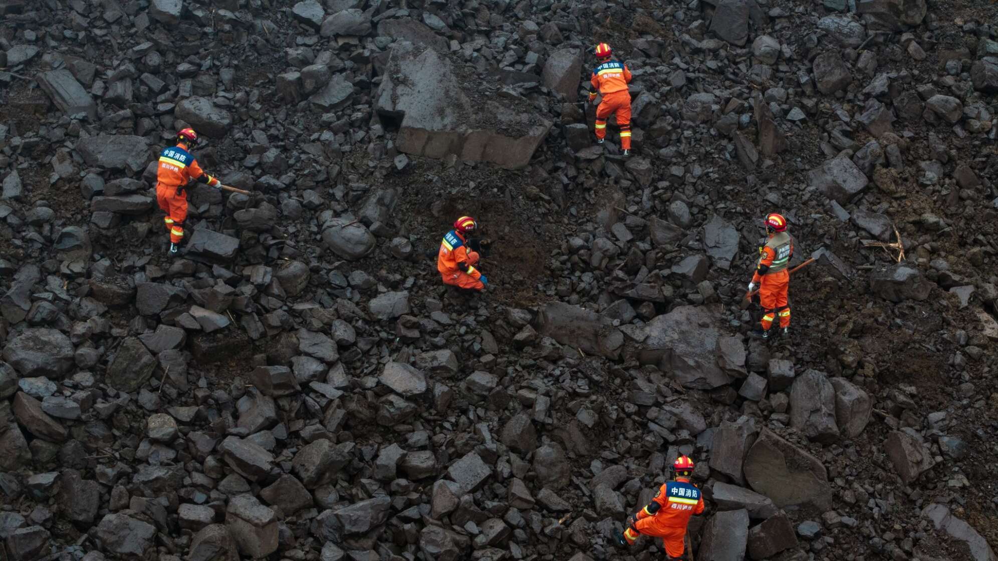 Suche nach Verschütteten nach Erdrutsch in Südwestchina