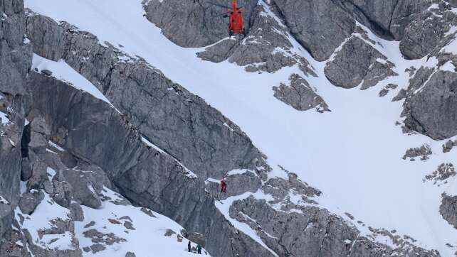 Bergsteiger sitzen nachts in 2.000 Metern Höhe fest