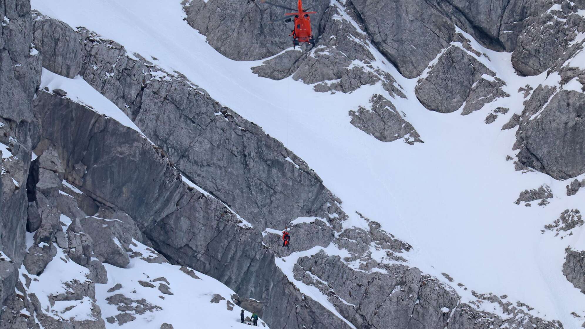 Bergwacht rettet Wanderer nach Nacht in den Alpen