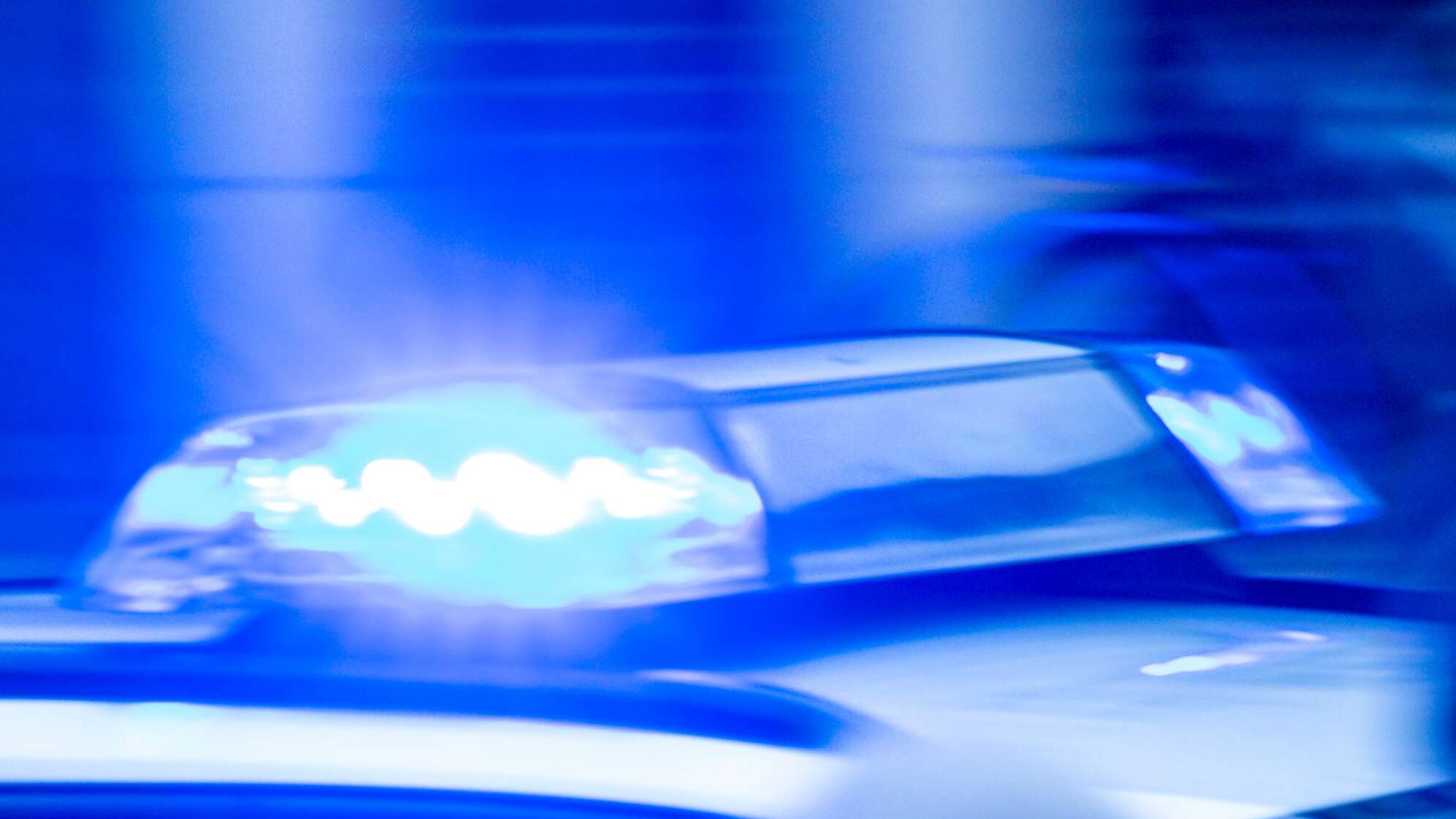 Frau liegt tot in ihrem Bett - Gewalttat vermutet