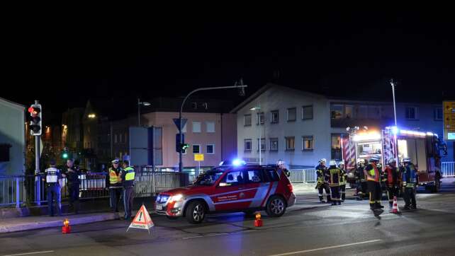 Schleuserauto kracht in Festbesucher - Haftstrafe