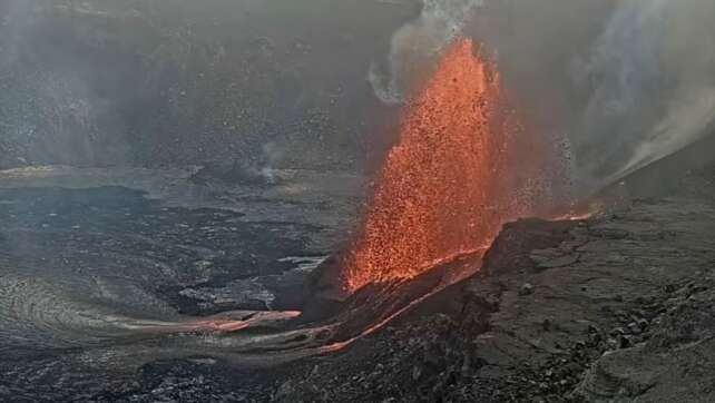 Vulkan Kilauea auf Hawaii spuckt Lavafontänen