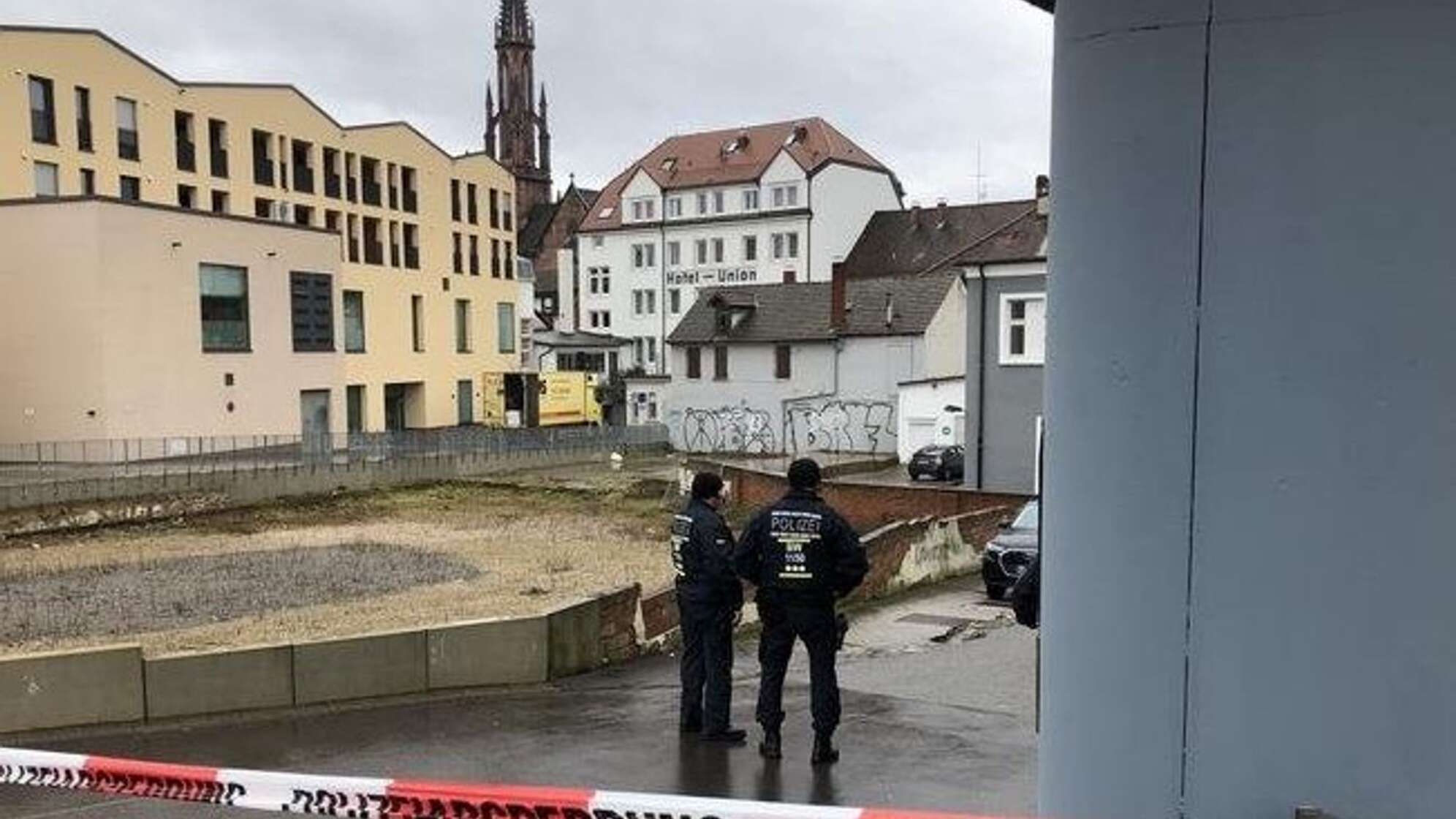 Frau in Offenburg getötet - Polizei fahndet nach Täter