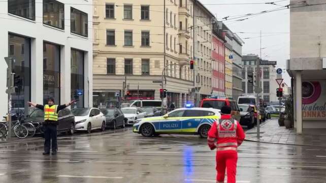 Fahrzeug in München in Menschengruppe gefahren