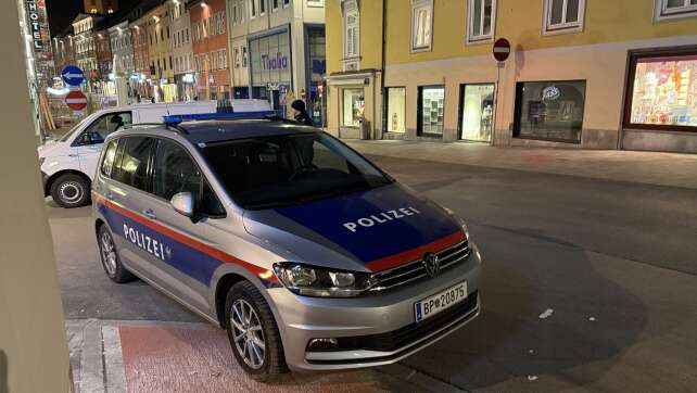 Mann attackiert Passanten in Österreich - 14-Jähriger stirbt