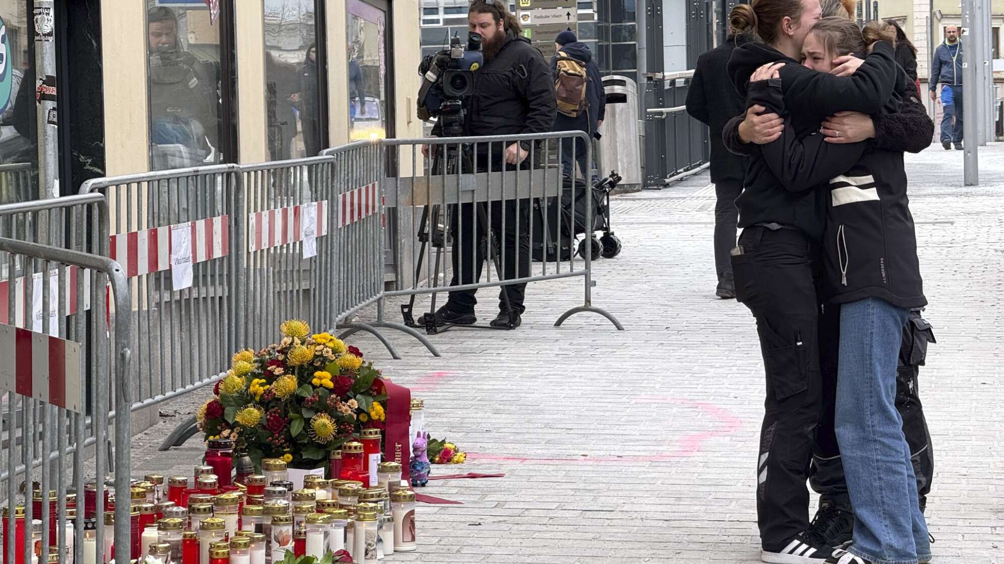 Mann attackiert Passanten in Österreich