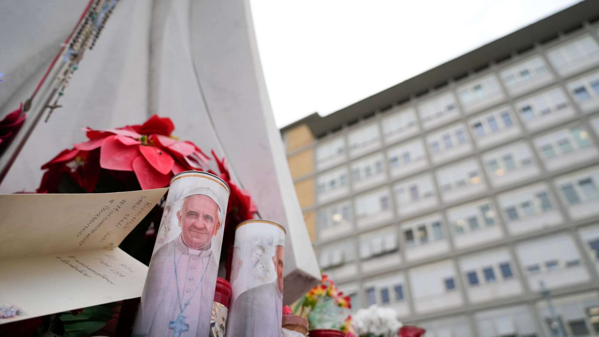 Papst im Gemelli-Krankenhaus in Rom