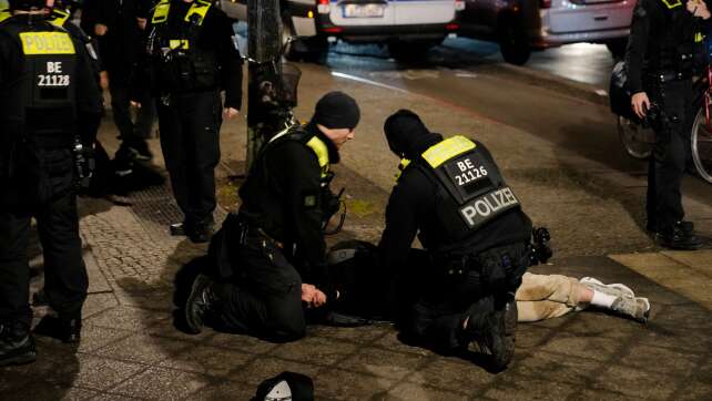 Polizei zu Tat an Holocaust-Denkmal: Mann mit Blut an Händen